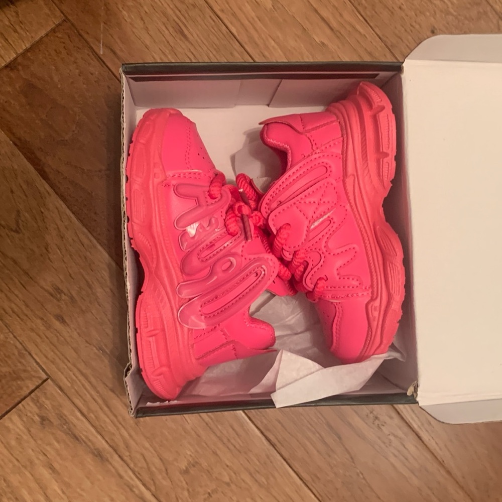 NIB Girls Size 8 Hot Pink Athletic Shoe